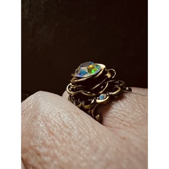 Vintage Adjustable Aurora Borealis Crystal Flower Ring Brass Filigree Size 7+ - Picture 7 of 10
